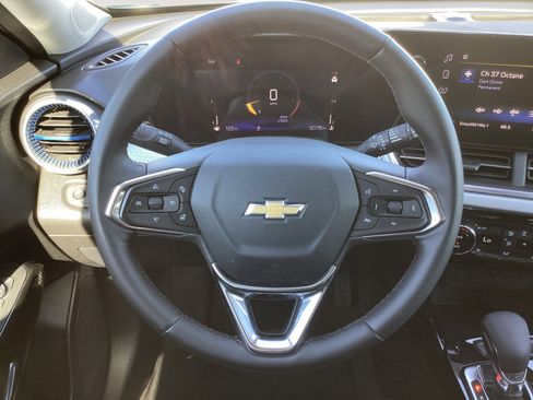 Used 2025 Chevrolet Trax LT w/ Driver Confidence Package image 17