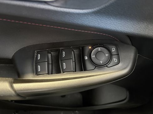Used 2022 Chevrolet TrailBlazer RS FWD image 11
