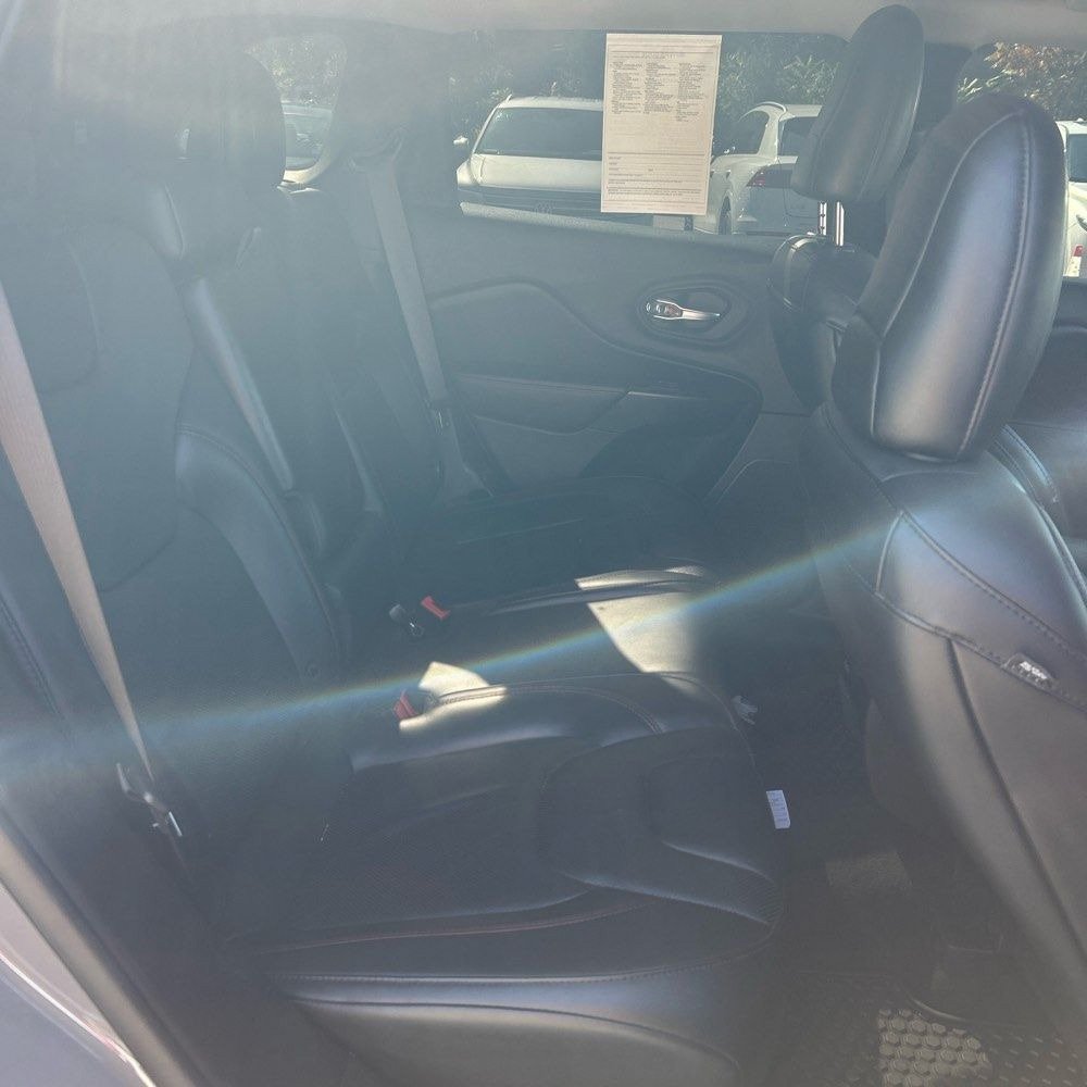 Used 2019 Jeep Cherokee Trailhawk AWD/4WD image 12