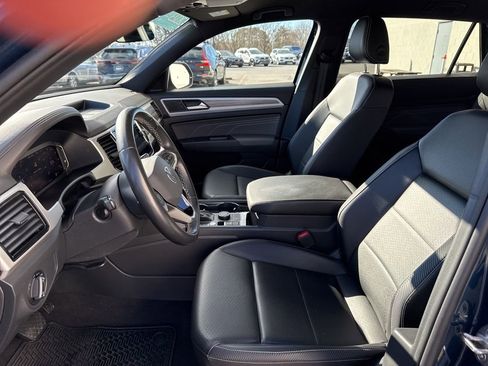 Certified 2023 Volkswagen Atlas Cross Sport SE w/ Black Wheel Package image 21
