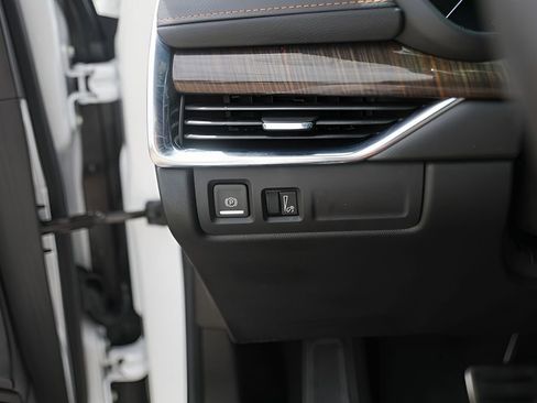 Used 2019 Cadillac XT4 Sport FWD image 18