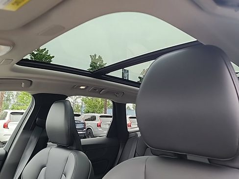 Used 2024 Volvo XC60 B5 Core w/ Protection Package Premier AWD/4WD image 13