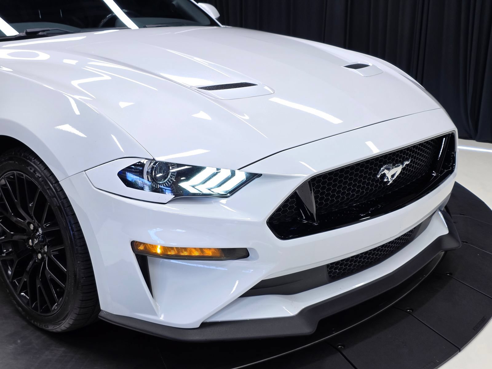 Used 2018 Ford Mustang GT Premium w/ GT Performance Package RWD image 41