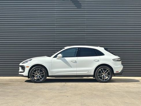 Certified 2025 Porsche Macan image 2