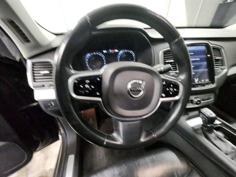 Used 2018 Volvo XC90 T6 Momentum image 11