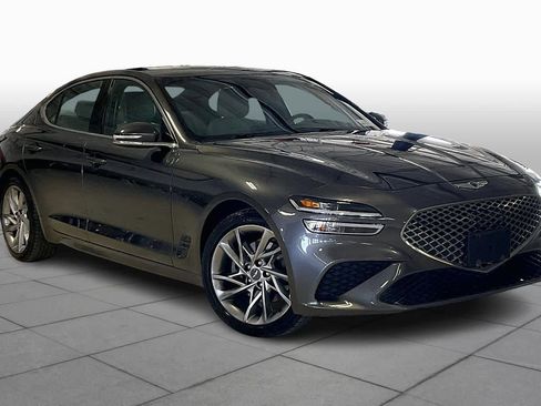 Used 2022 Genesis G70 2.0T image 3