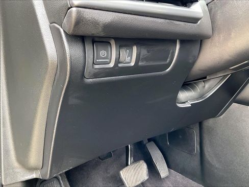 Used 2024 Cadillac XT4 Premium Luxury image 34