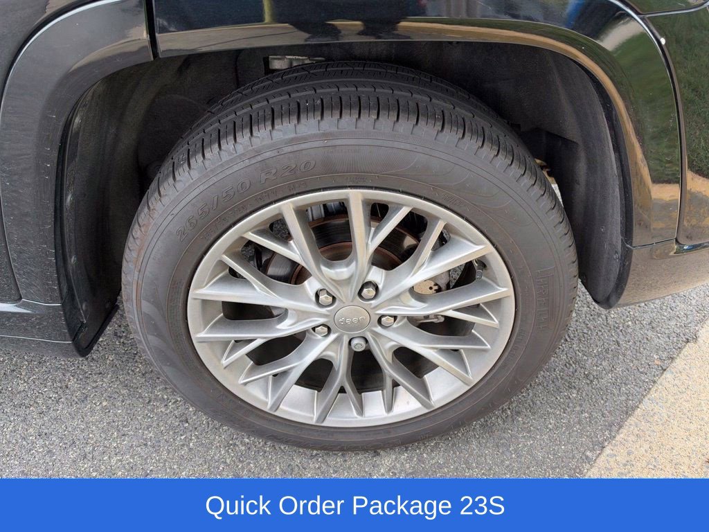 Used 2025 Jeep Grand Cherokee Summit AWD/4WD image 14
