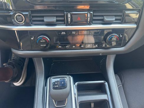 Used 2022 Nissan Pathfinder SV w/ SV Premium Package AWD/4WD image 19
