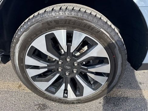 Used 2025 Ford Expedition Platinum w/ Driver's Package image 3