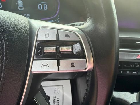 Used 2025 Kia Telluride S FWD image 19