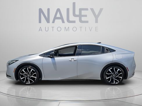 Used 2023 Toyota Prius Prime Premium FWD image 2