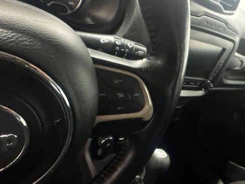 Used 2017 Jeep Renegade Latitude AWD/4WD image 7
