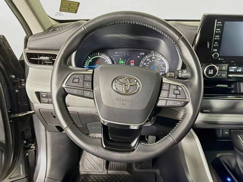 Used 2020 Toyota Highlander XLE AWD/4WD image 13