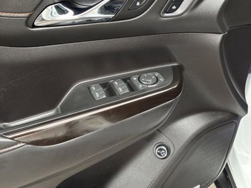 Used 2023 GMC Acadia AT4 w/ Technology Package image 12