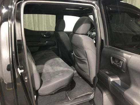 Used 2017 Toyota Tacoma TRD Off-Road AWD/4WD image 11