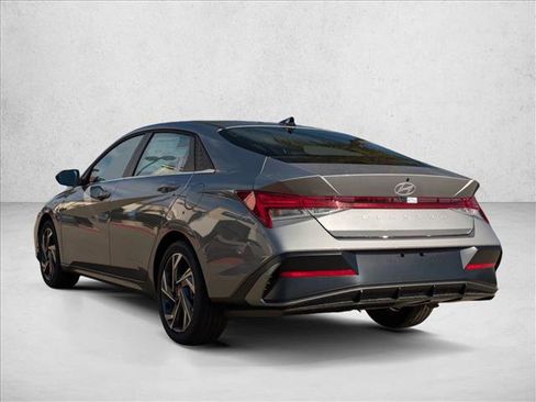 New 2025 Hyundai Elantra SEL image 9
