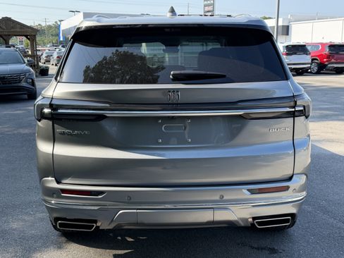 New 2026 Buick Enclave Avenir w/ Super Cruise Package FWD image 9
