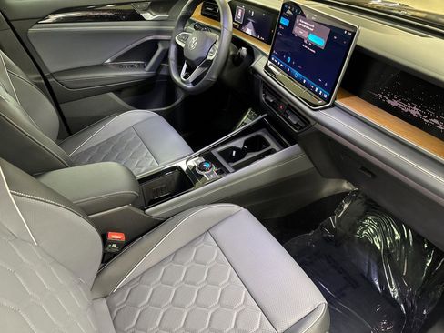 New 2026 Volkswagen Tiguan SEL R-Line AWD/4WD image 15