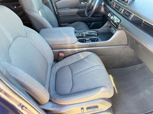 Used 2025 Honda Pilot Sport image 24
