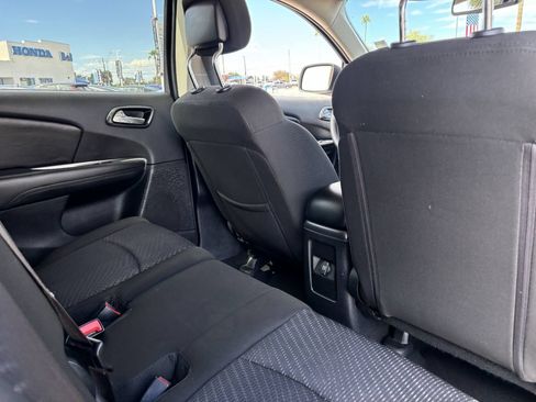 Used 2019 Dodge Journey SE FWD image 11