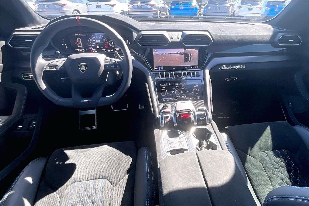 Used 2023 Lamborghini Urus Performante AWD/4WD image 12