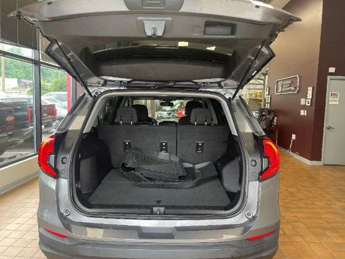 Used 2018 GMC Terrain SLE w/ Driver Convenience Package AWD/4WD image 9