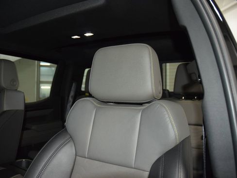 Used 2022 Chevrolet Silverado 1500 ZR2 w/ Technology Package AWD/4WD image 46