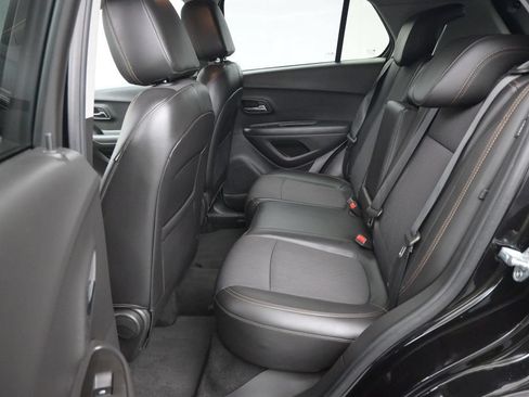 Used 2020 Chevrolet Trax LT w/ LT Convenience Package AWD/4WD image 12
