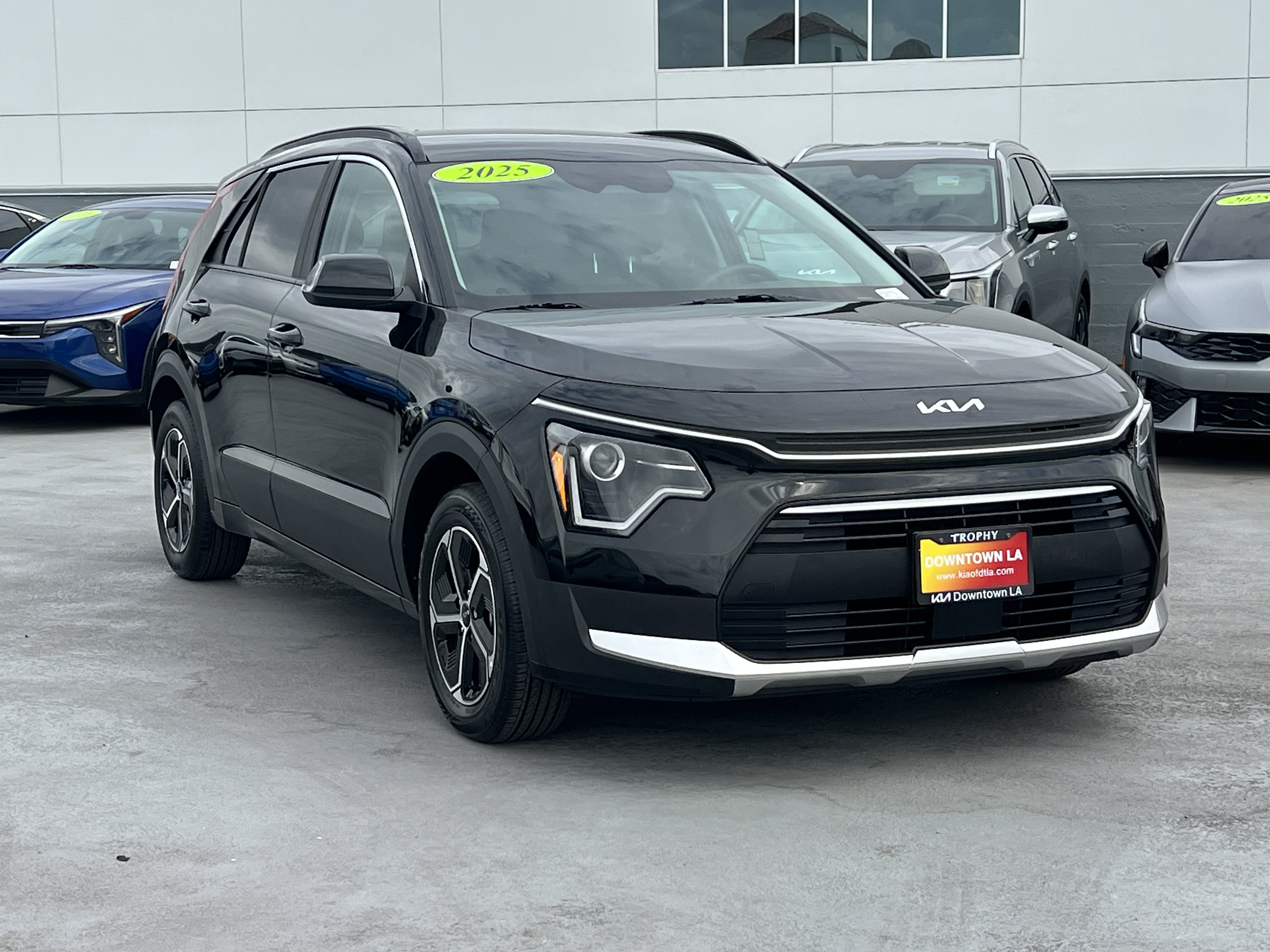 Certified 2025 Kia Niro EX FWD image 10