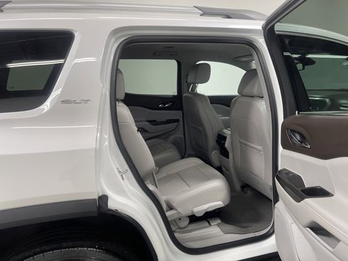 Used 2020 GMC Acadia SLT w/ LPO, Floor Liner Package image 21