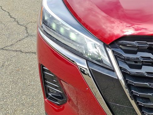 Used 2023 Nissan Kicks SR image 10