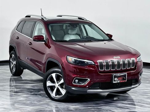 Used 2019 Jeep Cherokee Limited w/ Luxury Group AWD/4WD image 3