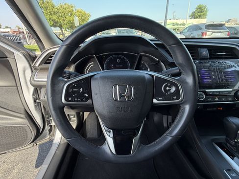 Used 2019 Honda Civic Touring image 12