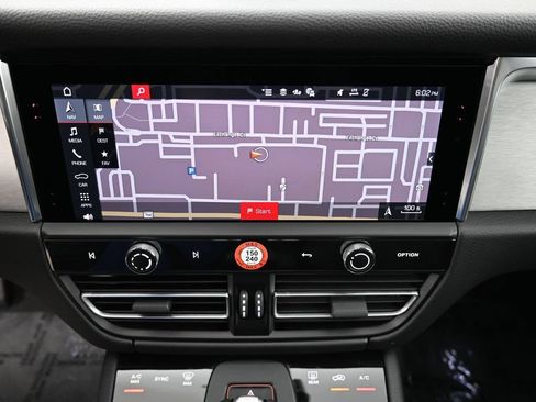 Certified 2026 Porsche Macan AWD/4WD image 21
