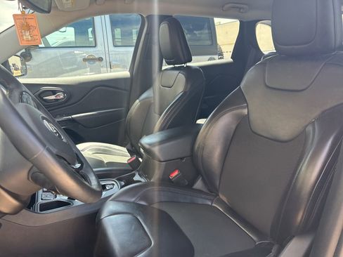 Used 2021 Jeep Cherokee Latitude Plus FWD image 9