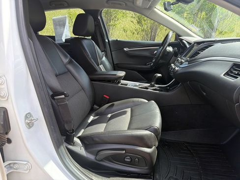 Used 2019 Chevrolet Impala LT FWD image 32