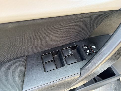 Used 2015 Toyota Corolla LE FWD image 14