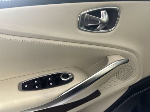 Used 2021 Aston Martin DBX AWD/4WD image 13