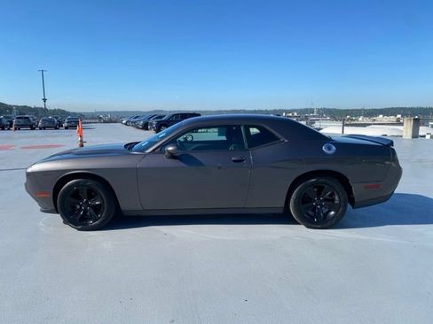 Used 2020 Dodge Challenger SXT RWD image 5
