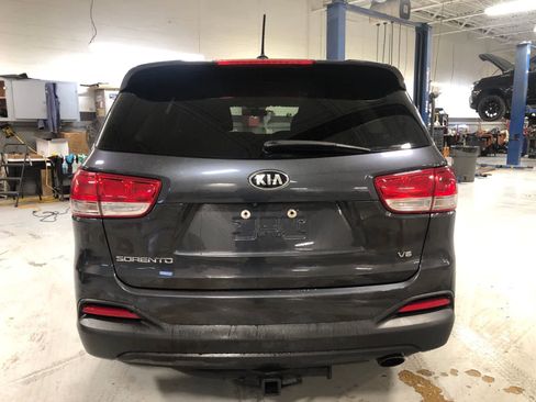Used 2018 Kia Sorento LX image 4