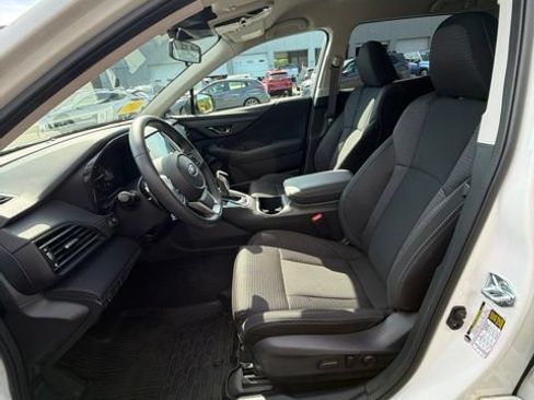 Used 2025 Subaru Outback Premium AWD/4WD image 11