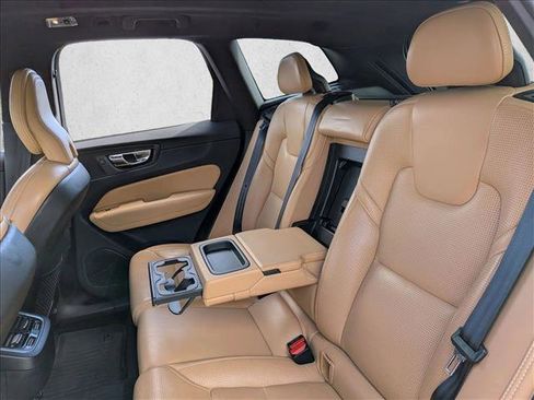 Used 2019 Volvo XC60 T5 Inscription w/ Protection Package Premier FWD image 17
