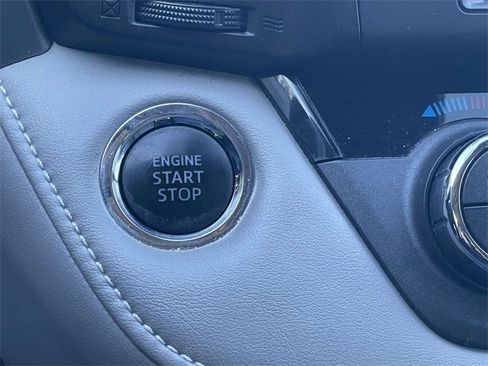 Used 2018 Toyota RAV4 Limited image 20