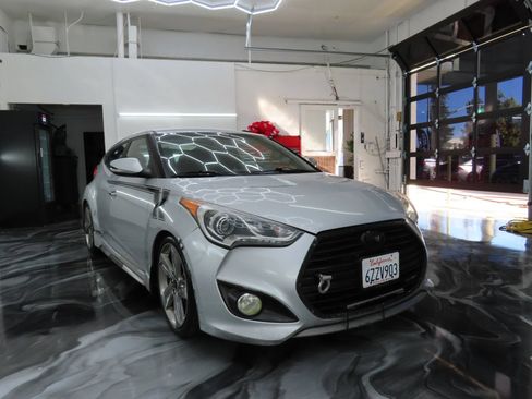 Used 2013 Hyundai Veloster Turbo FWD image 4