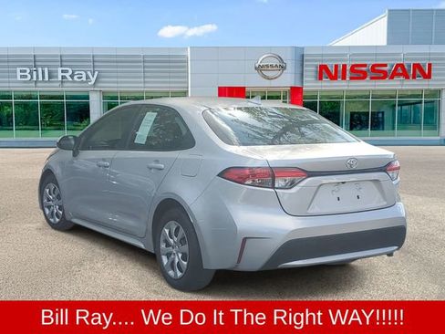 Used 2022 Toyota Corolla LE image 3