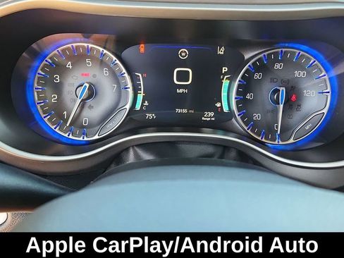 Used 2023 Chrysler Pacifica Touring-L image 21