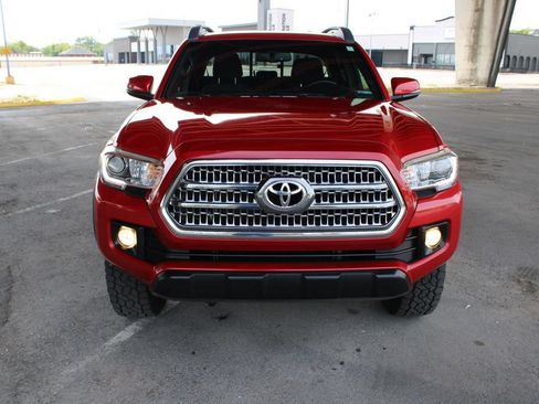 Used 2016 Toyota Tacoma TRD Off-Road AWD/4WD image 3