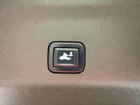 Used 2022 Chevrolet Suburban LT w/ LT Signature Package AWD/4WD image 59