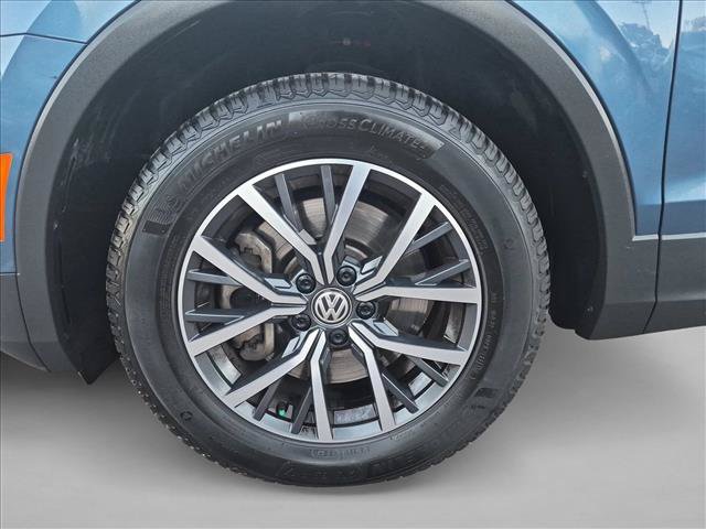 Used 2020 Volkswagen Tiguan SE w/ Panoramic Sunroof Package AWD/4WD image 24